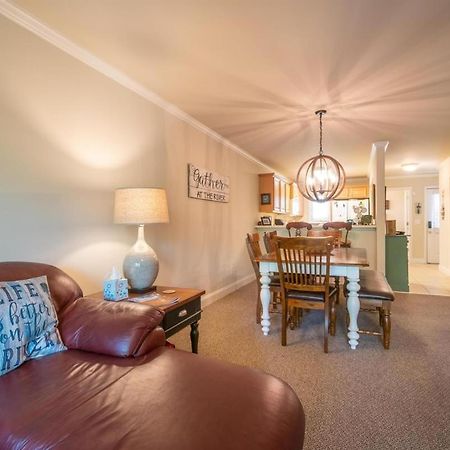 Riverfront Home Within Walking Distance Of Helen Luaran gambar